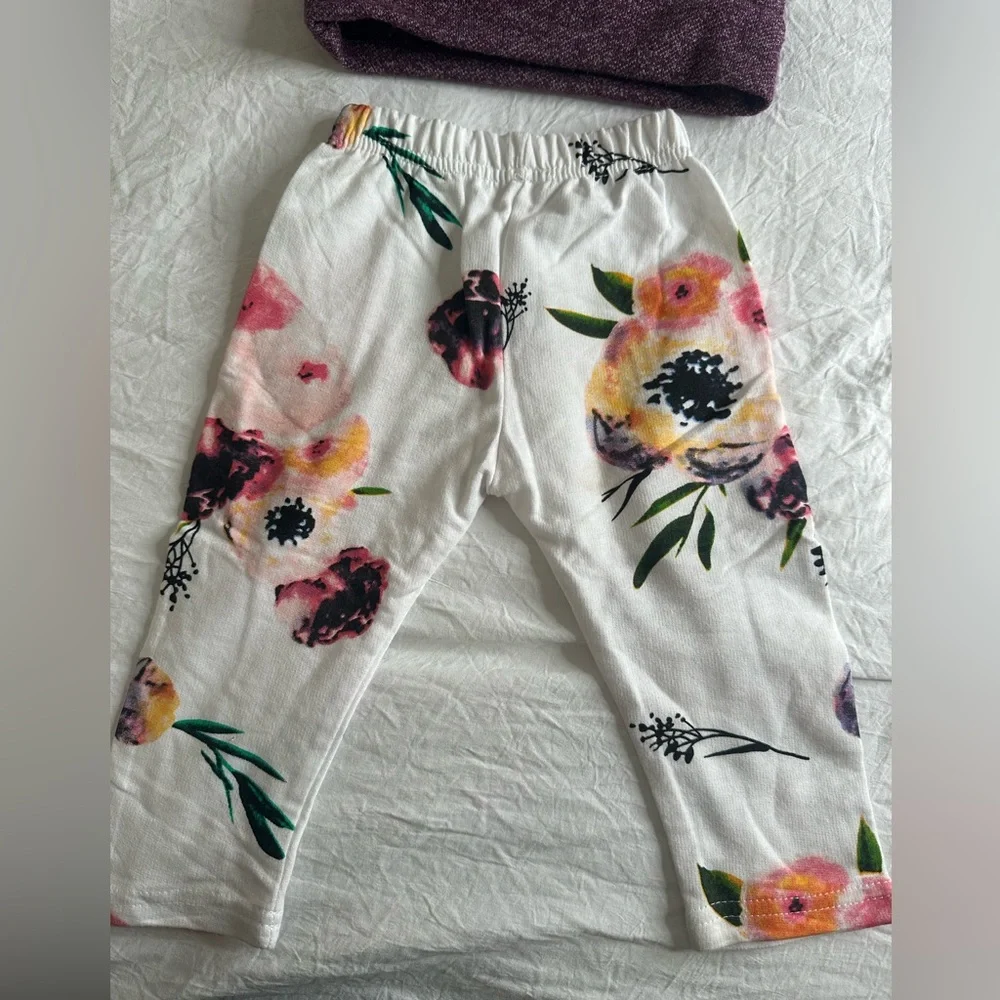 Set of hooded sleeveless sweatshirt and pants size 6-12 months